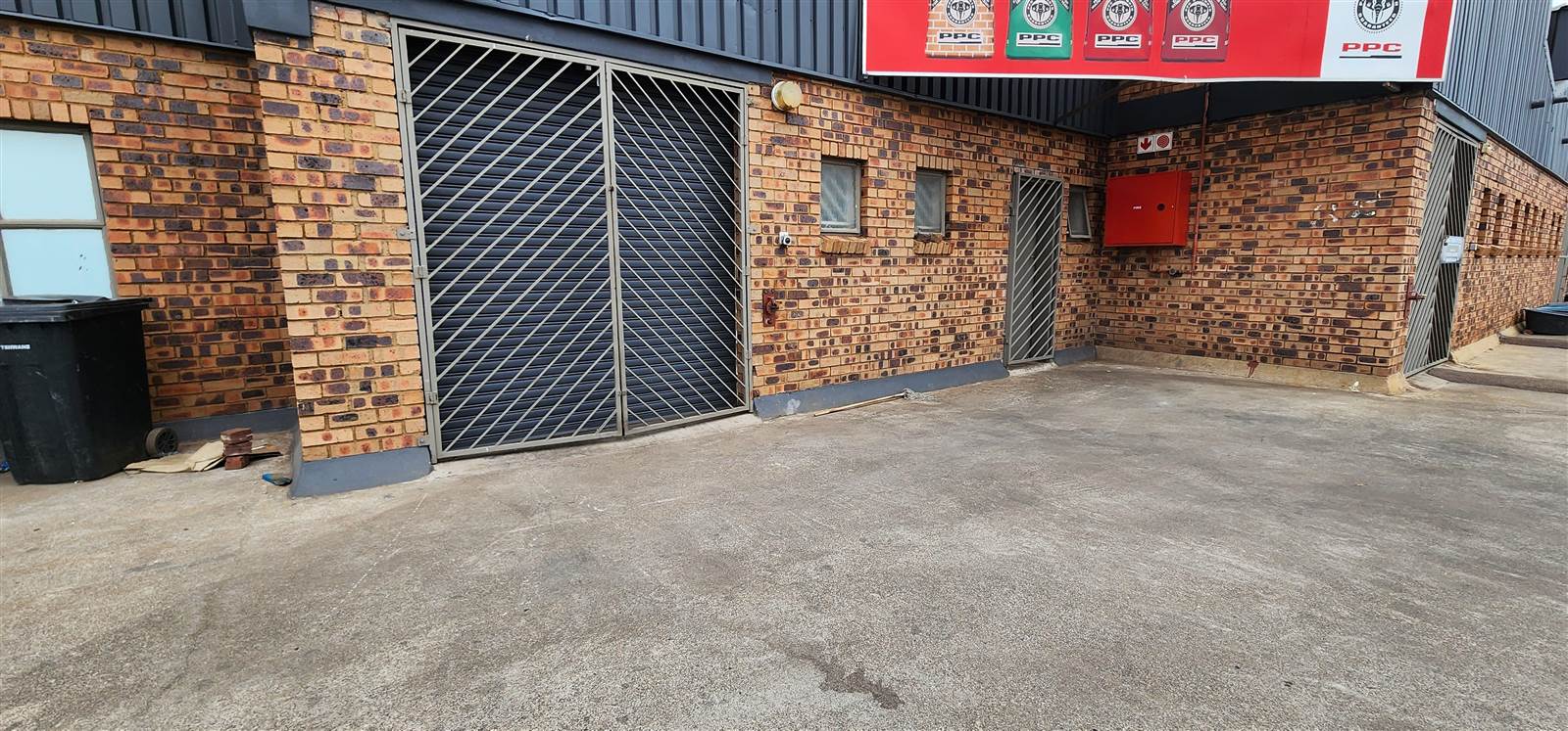 168  m² Commercial space in Laudium photo number 11