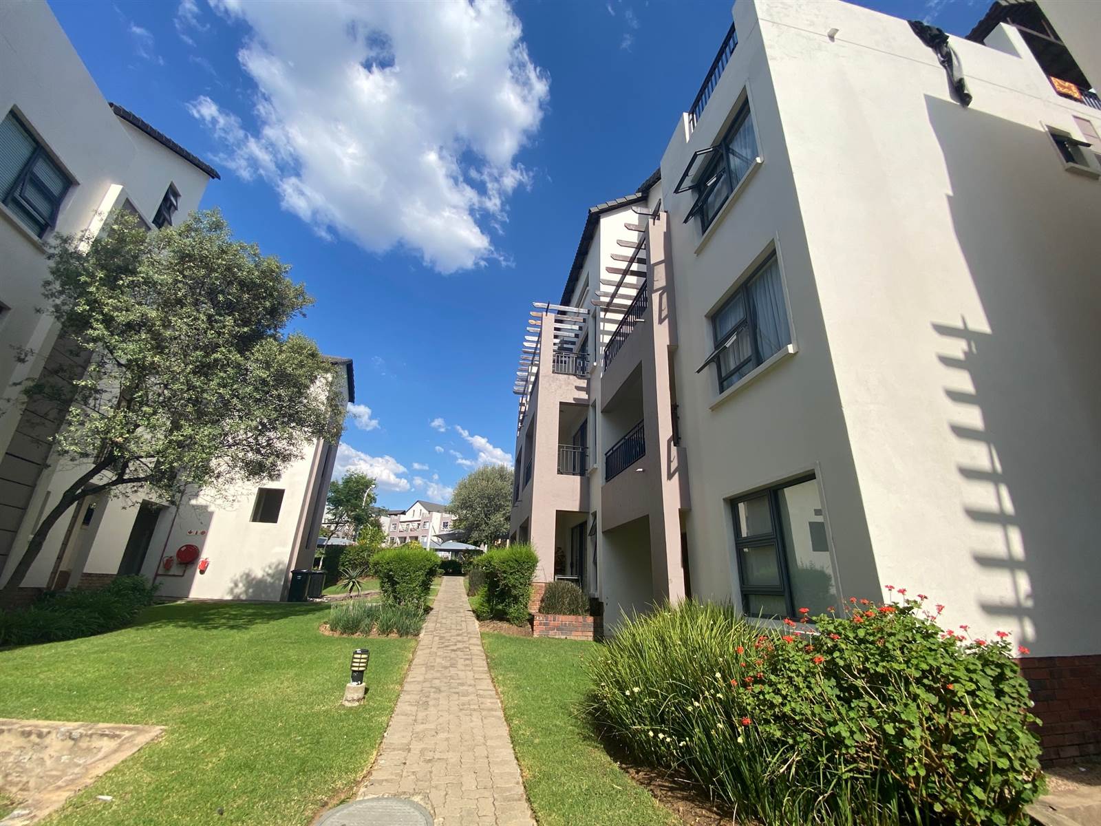2 Bed Apartment in Fourways photo number 14