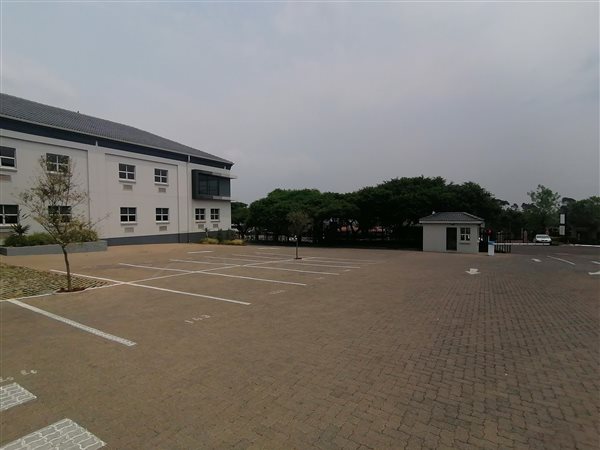569  m² Commercial space in Halfway Gardens