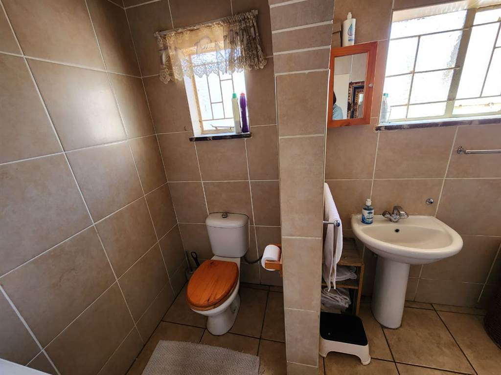 5 Bed House in Brakpan Central photo number 9