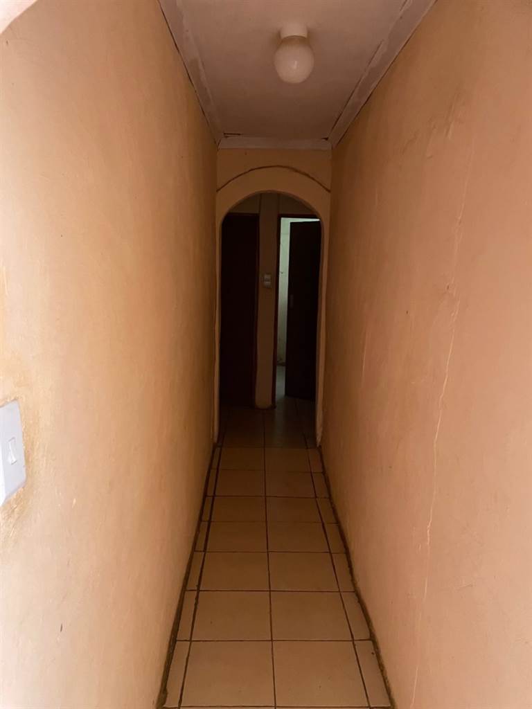 19 Bed House in Grahamstown Central photo number 5