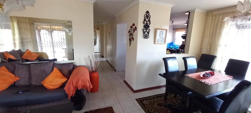 3 Bed House in Mafikeng photo number 18