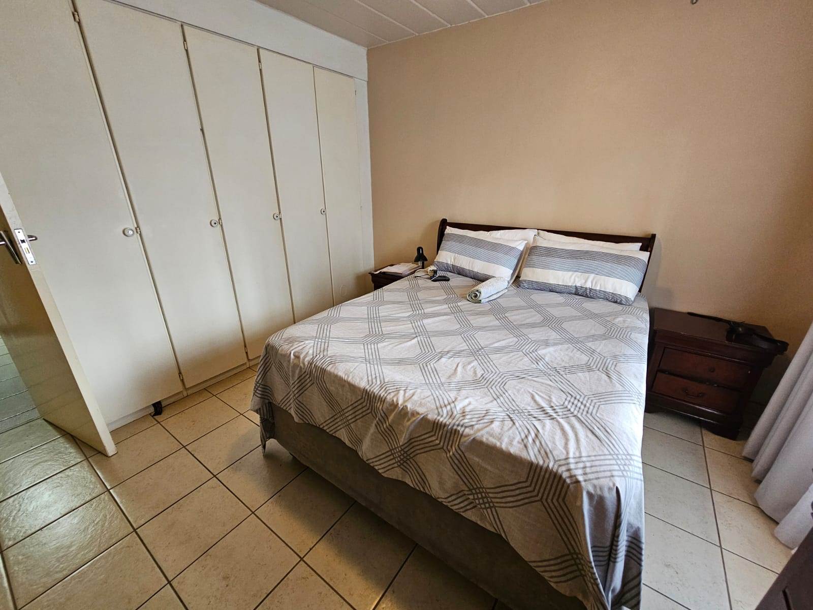 2 Bed Apartment in Zwartkop photo number 8