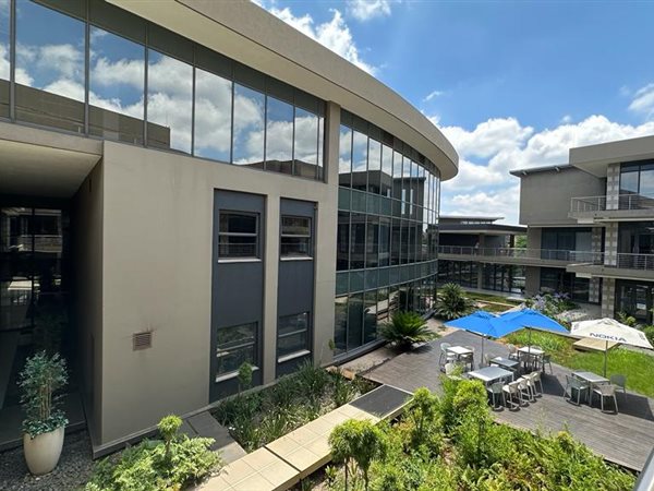 61  m² Commercial space in Highveld