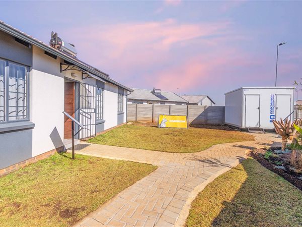 3 Bed House in Alexandra
