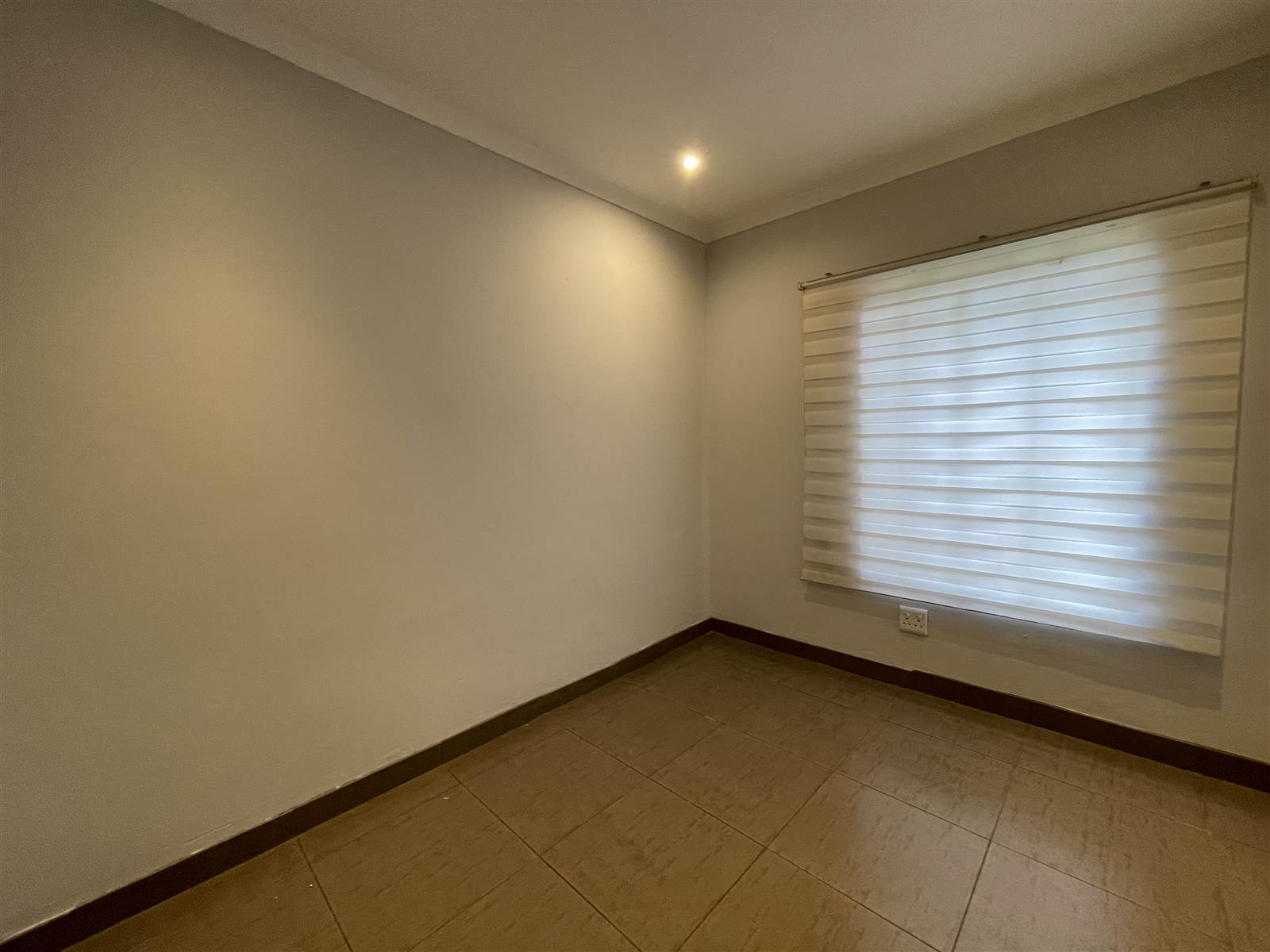 2 Bed Simplex in Illiondale photo number 8