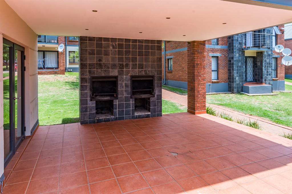 2 Bed Apartment in Auckland Park photo number 18
