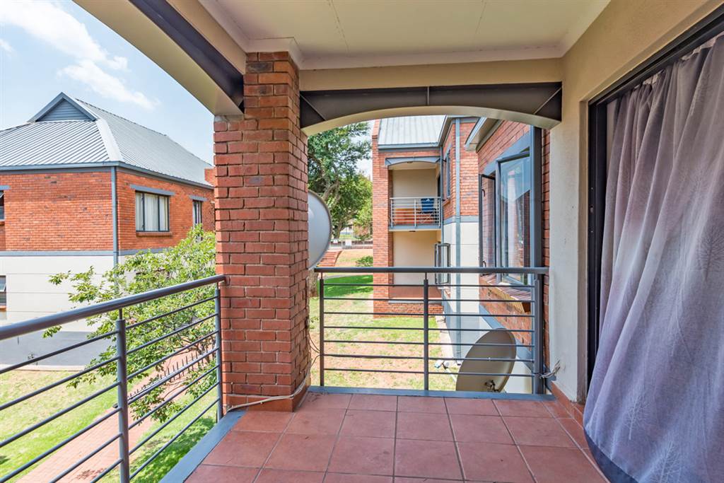 2 Bed Apartment in Auckland Park photo number 16