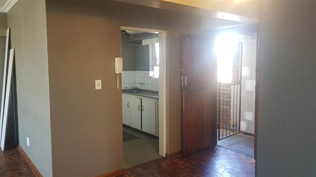 2.5 Bed Apartment in Glenwood photo number 2