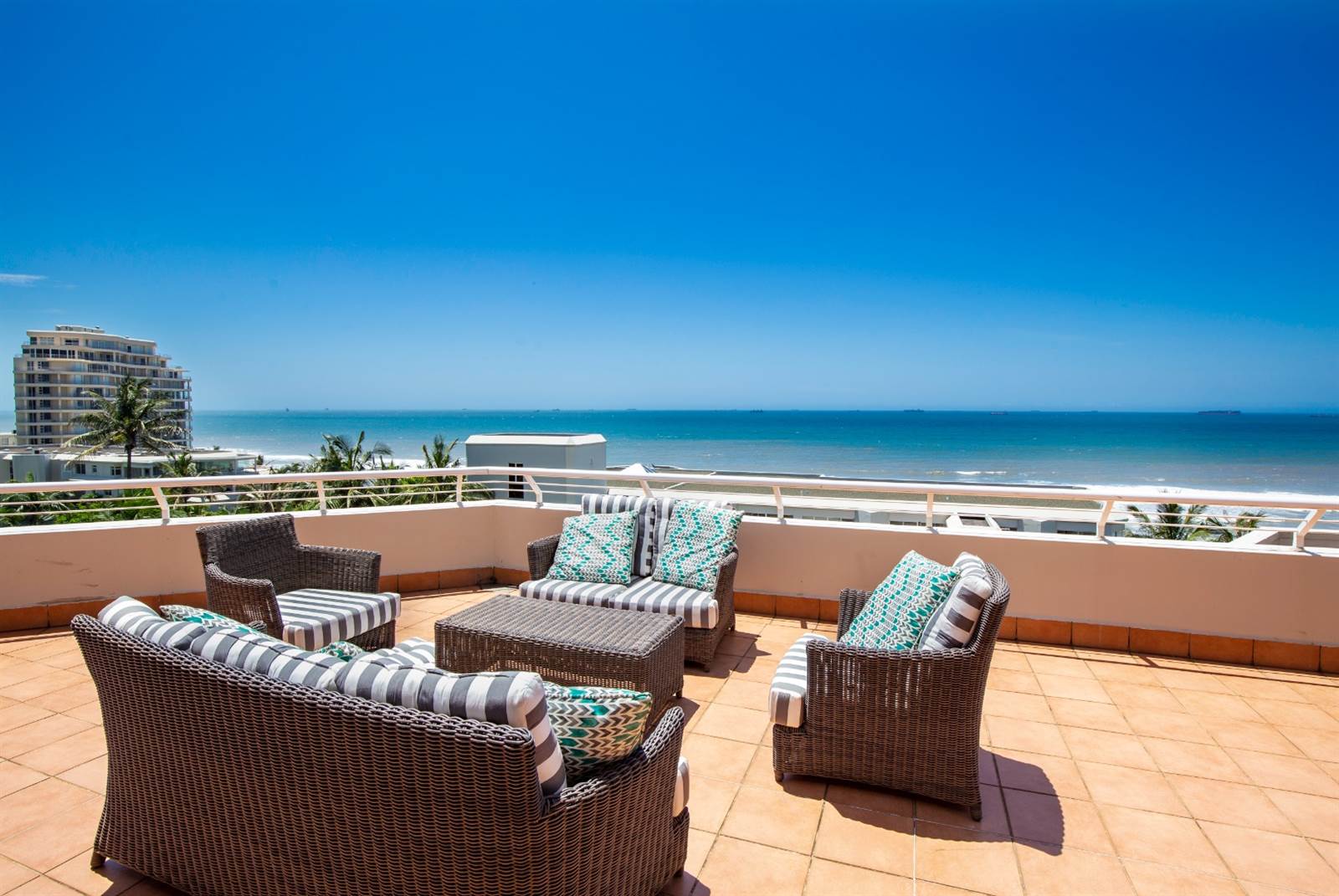 4 Bed Apartment in Umhlanga Rocks photo number 3