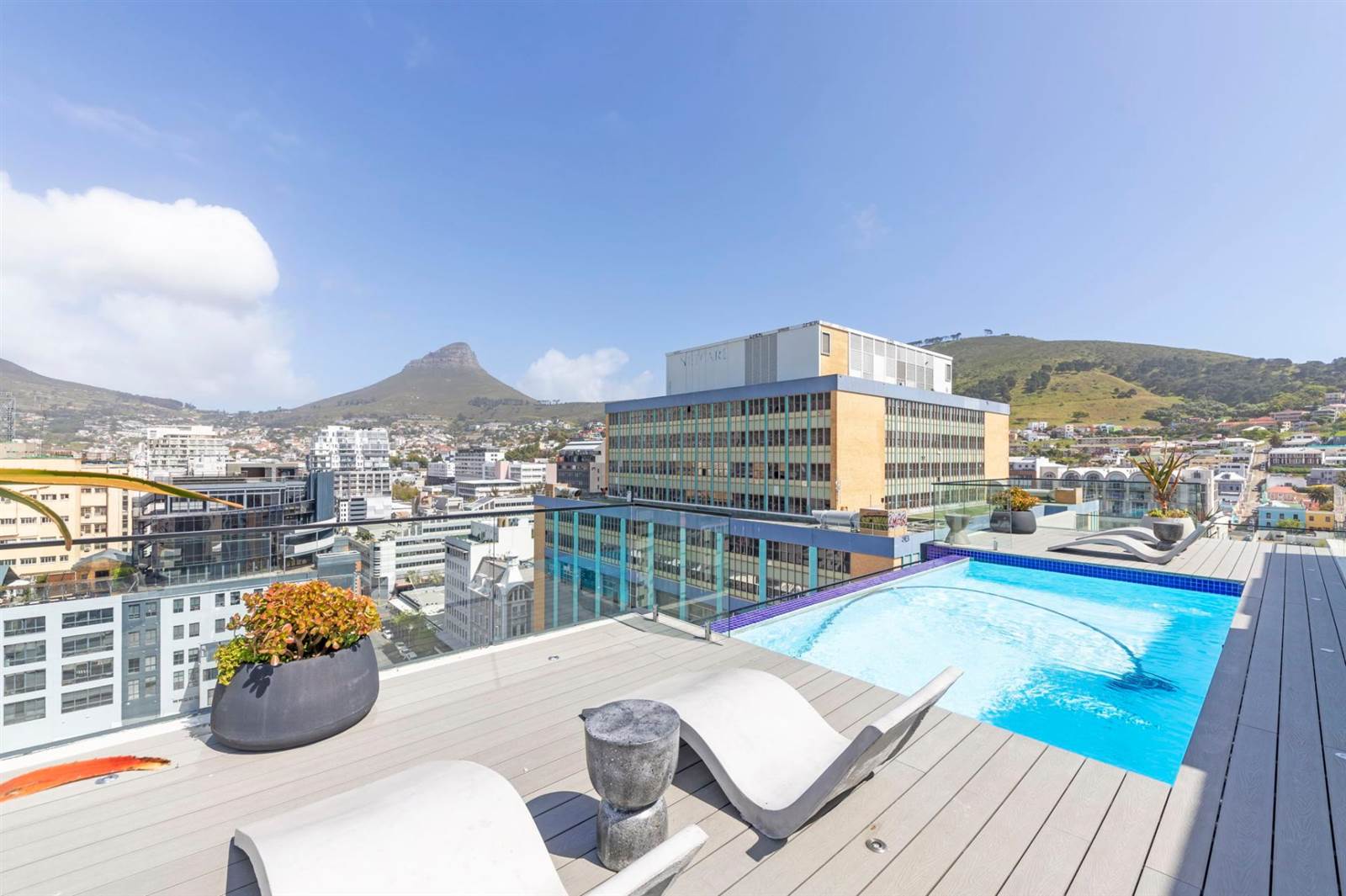 1 Bed Apartment in Cape Town City Centre photo number 17
