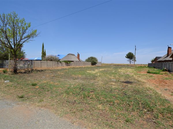 1 056 m² Land