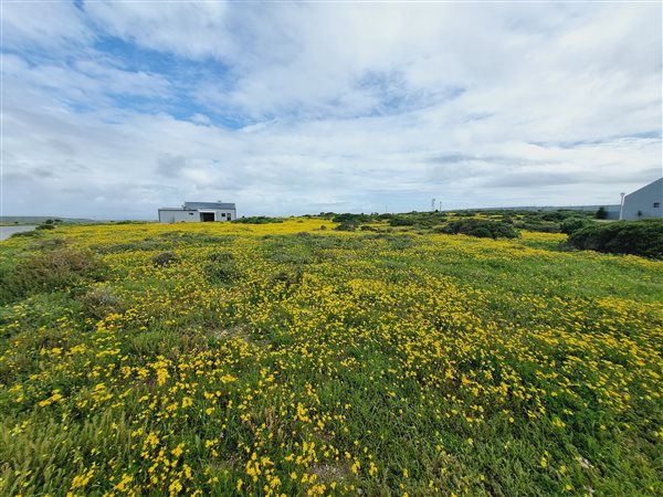 750 m² Land