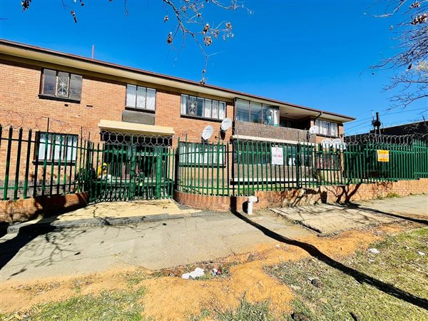 3 Bed Apartment in Rosettenville