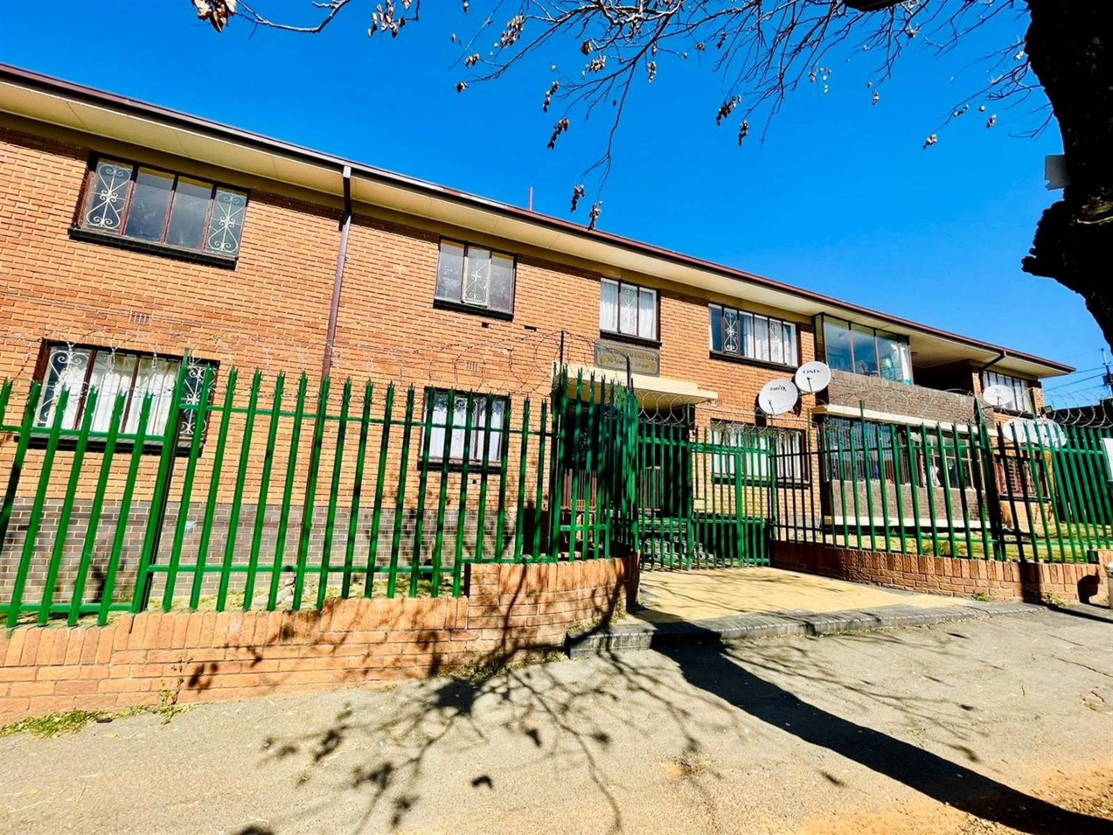 3 Bed Apartment in Rosettenville photo number 7