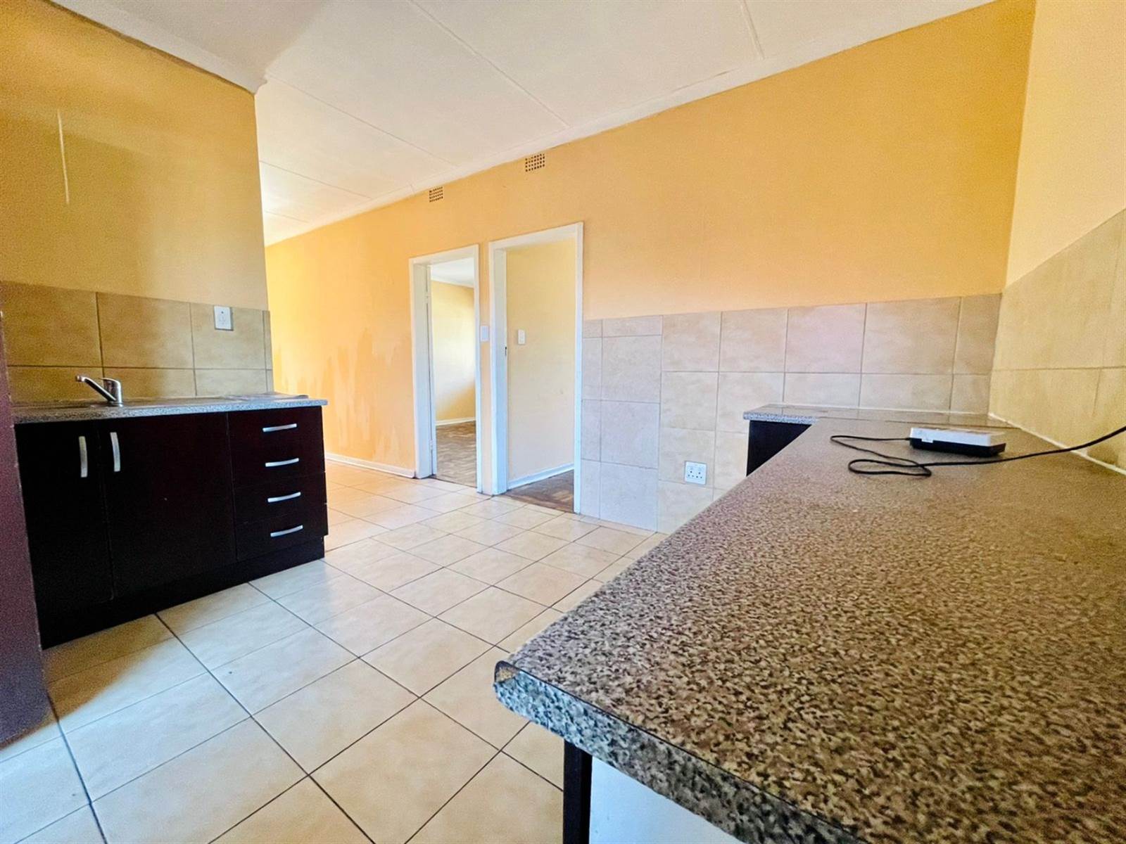 3 Bed Apartment in Rosettenville photo number 11