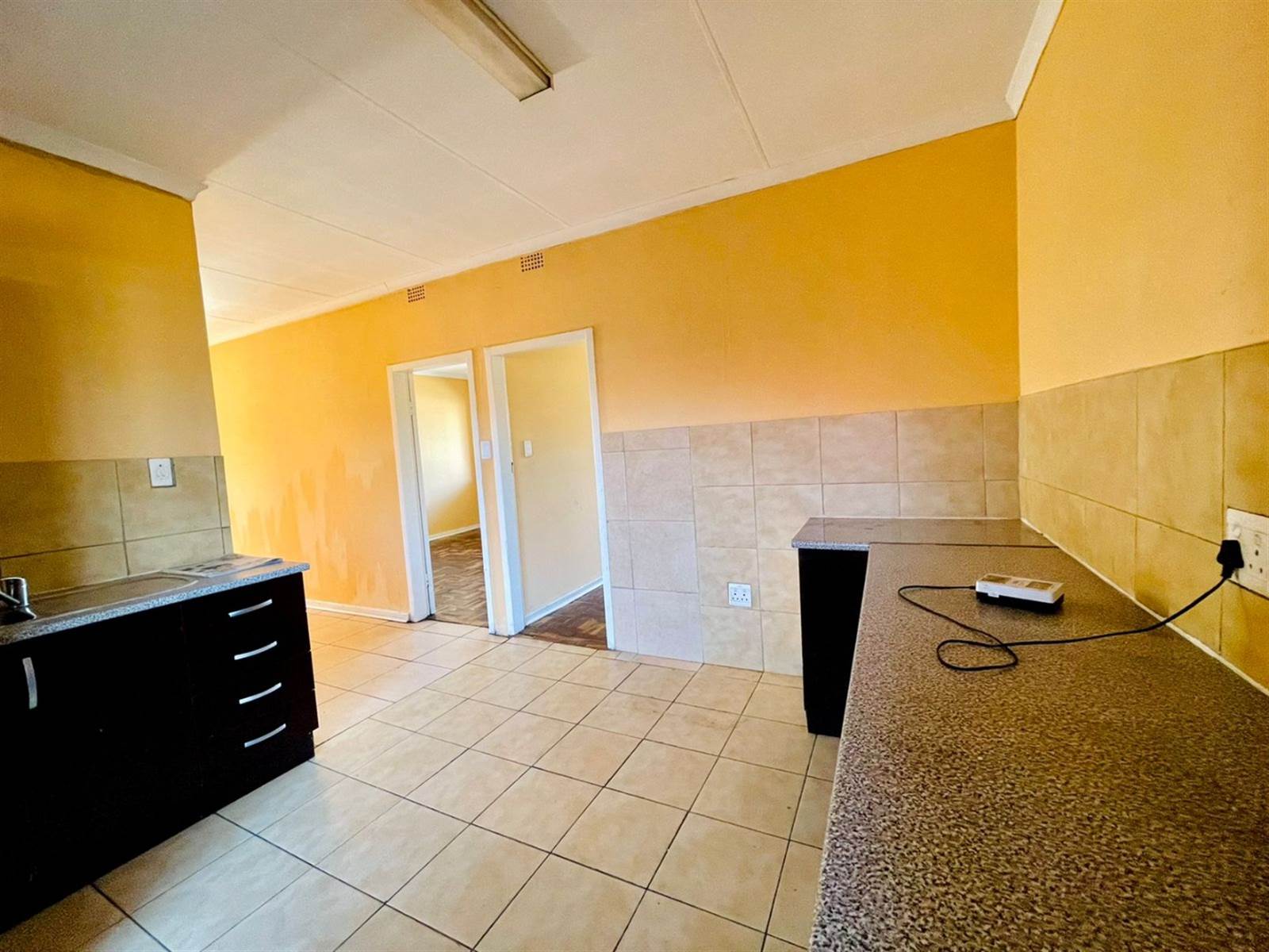 3 Bed Apartment in Rosettenville photo number 10