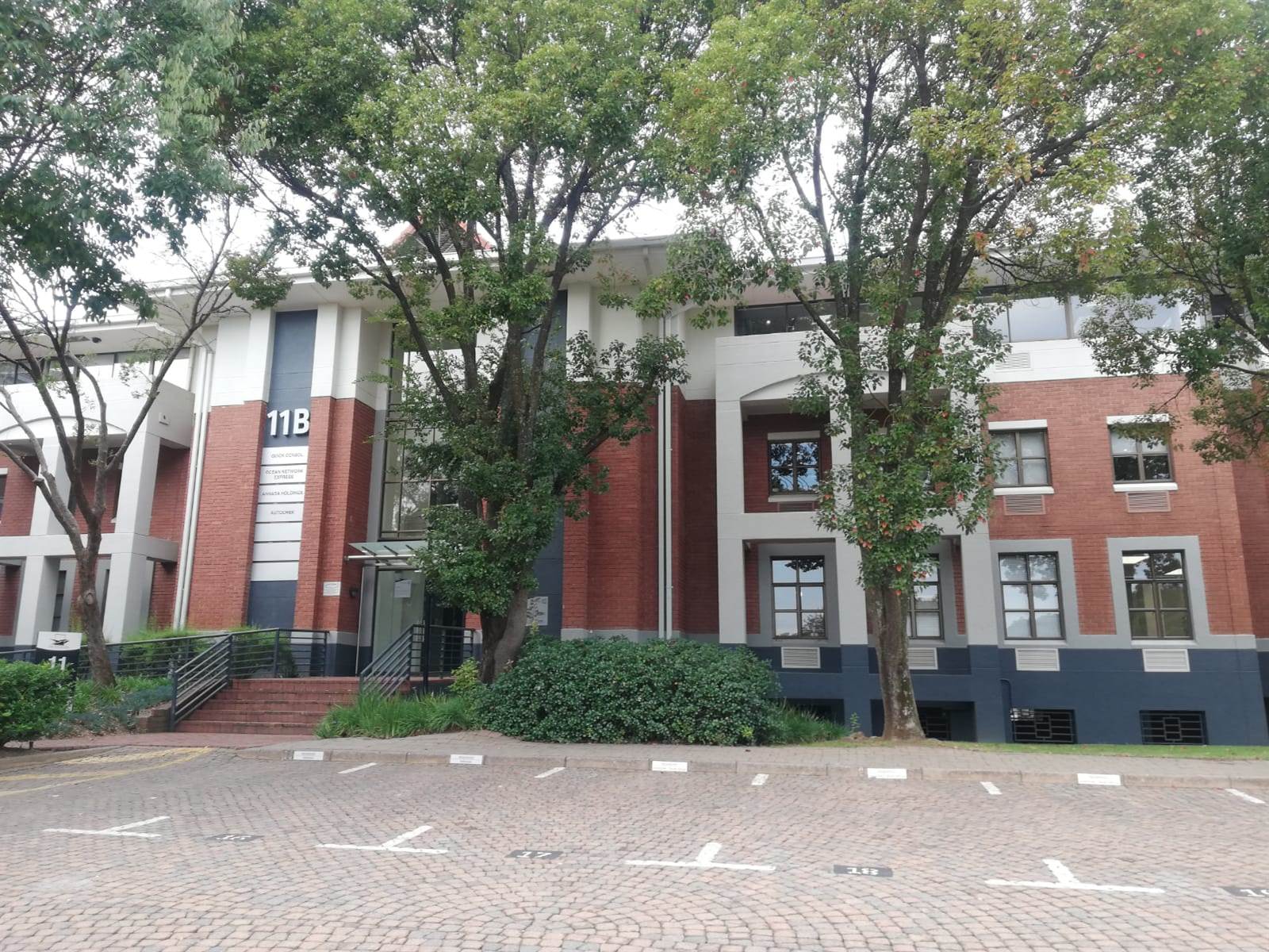 843.1  m² Commercial space in Woodmead photo number 2
