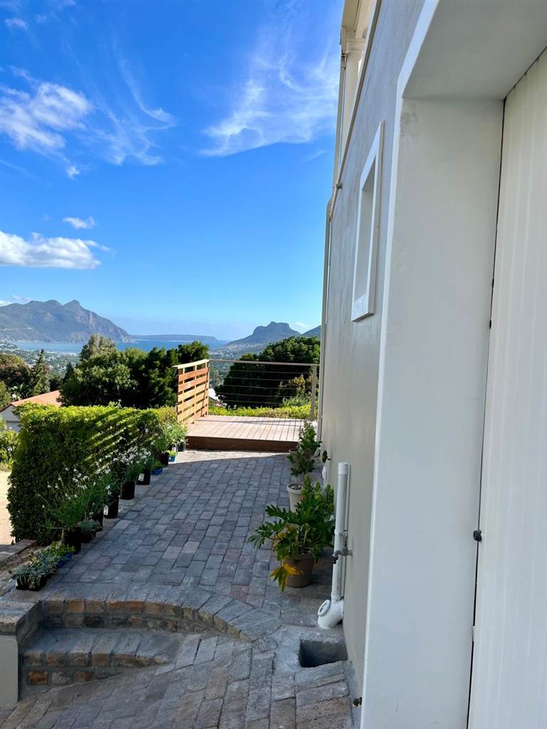 1 Bed Garden Cottage in Hout Bay and surrounds photo number 2