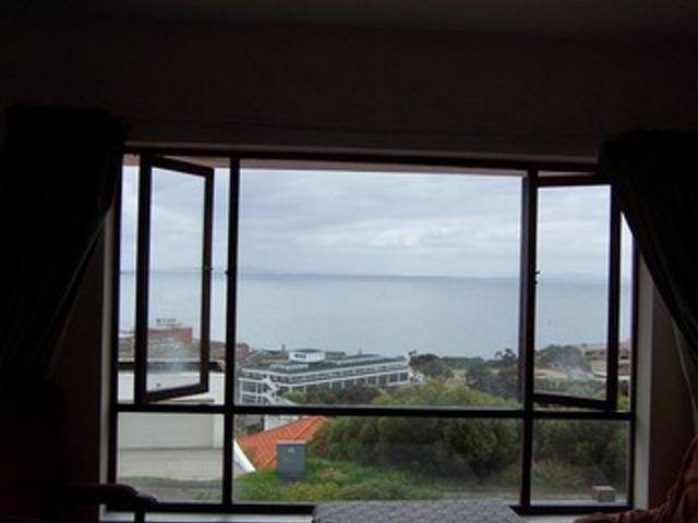 2 Bed Apartment in Simons Town photo number 4