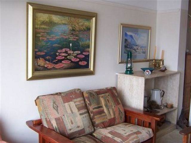 2 Bed Apartment in Simons Town photo number 3