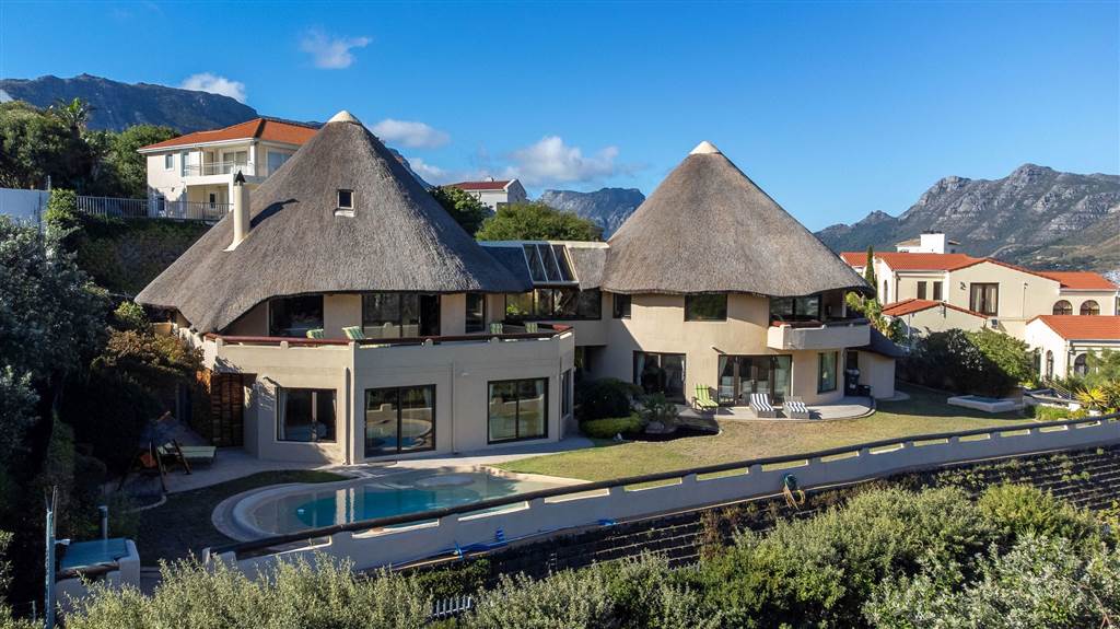5 Bedroom House 5 Bedroom House