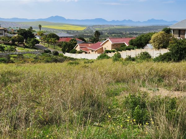 874 m² Land available in Hartenbos Heuwels