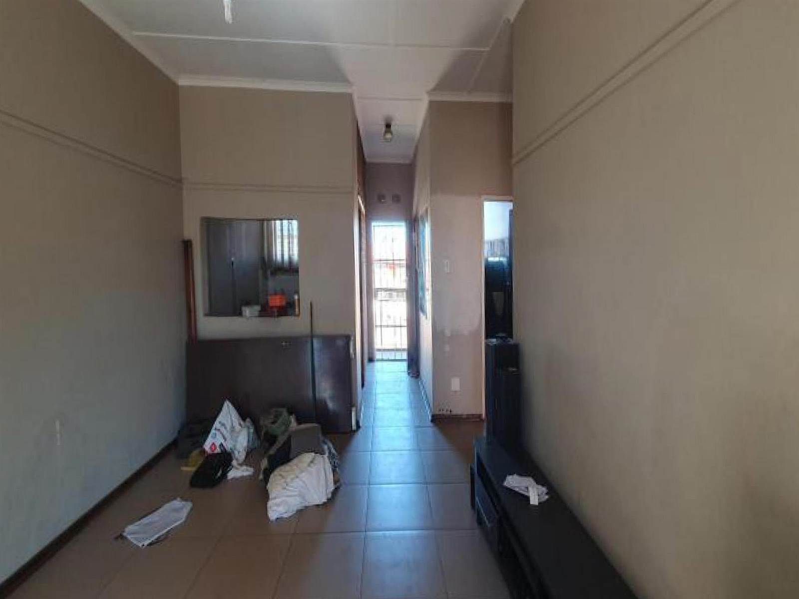 2 Bed Townhouse in Witbank Central photo number 4