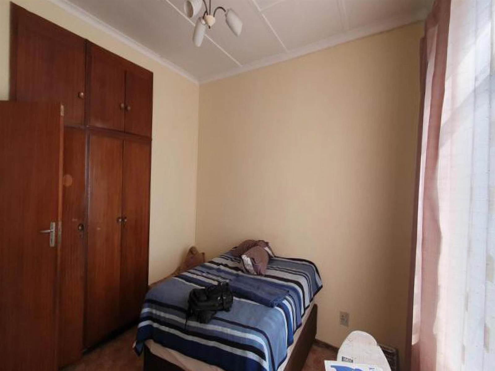 2 Bed Townhouse in Witbank Central photo number 10