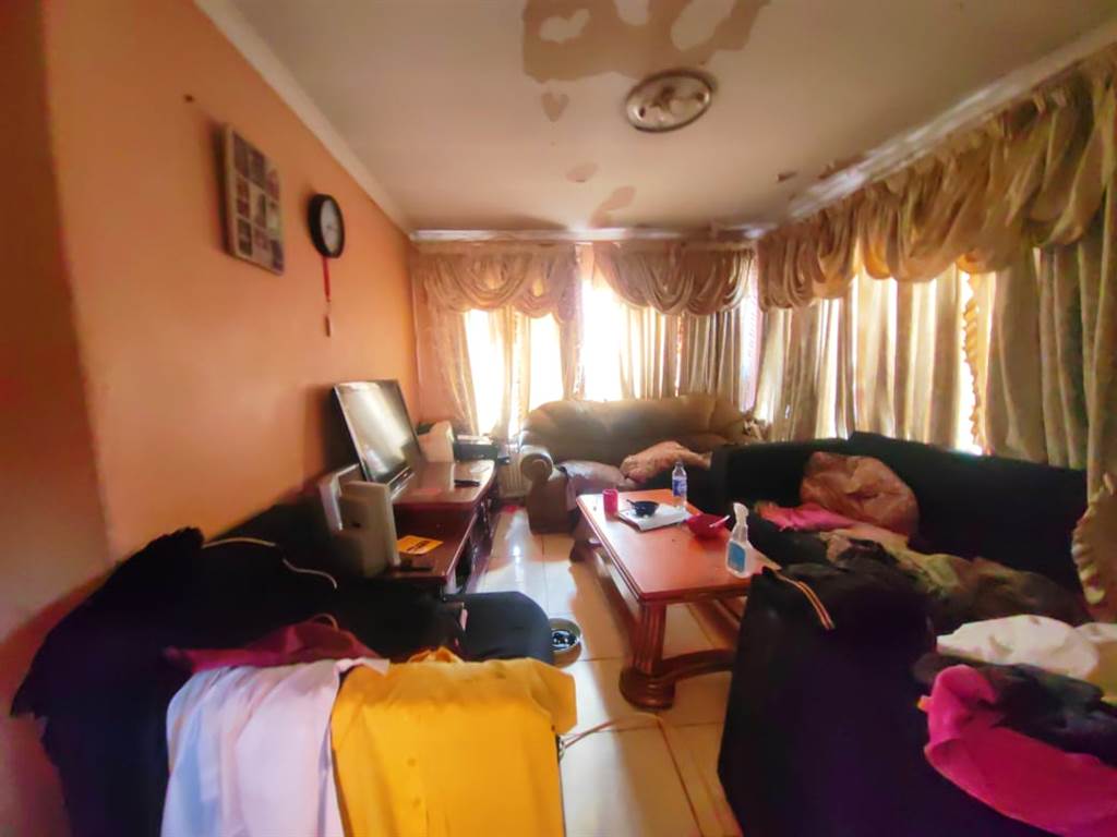 3 Bed House in Daveyton photo number 5