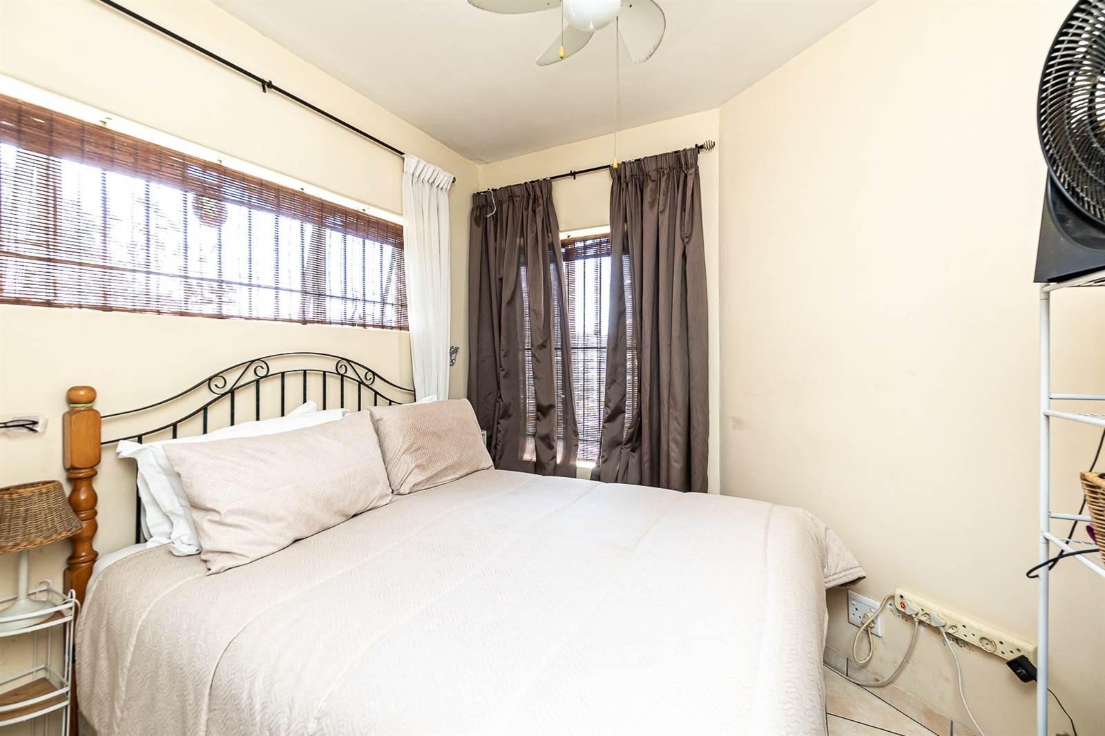 2 Bed Apartment in Amanzimtoti photo number 5