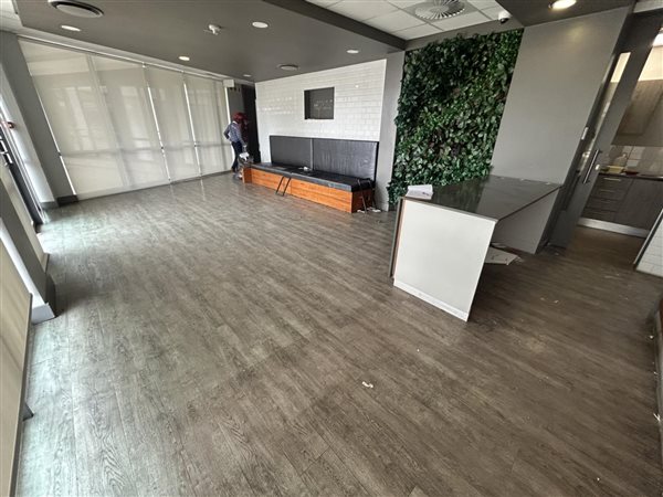 831  m² Office Space in Irene