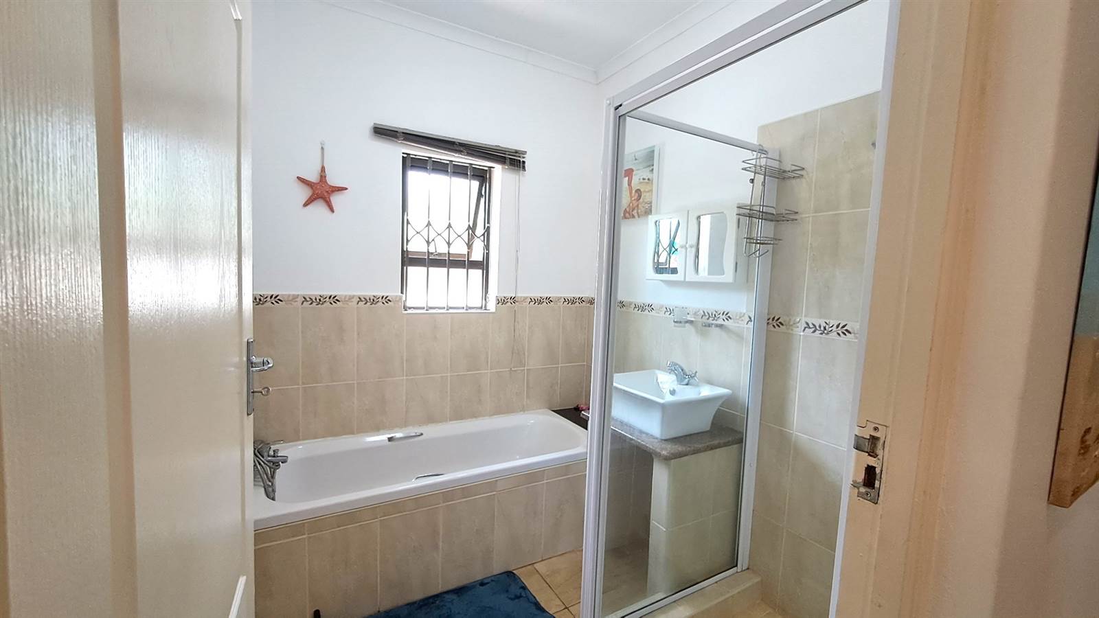4 Bed House in Leisure Bay photo number 19