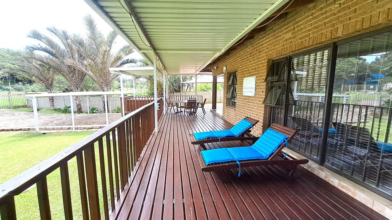 4 Bed House in Leisure Bay photo number 3