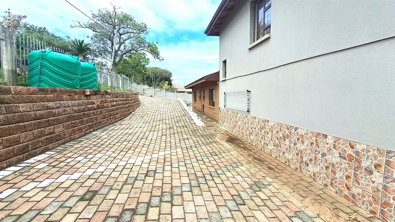 4 Bed House in Leisure Bay photo number 24