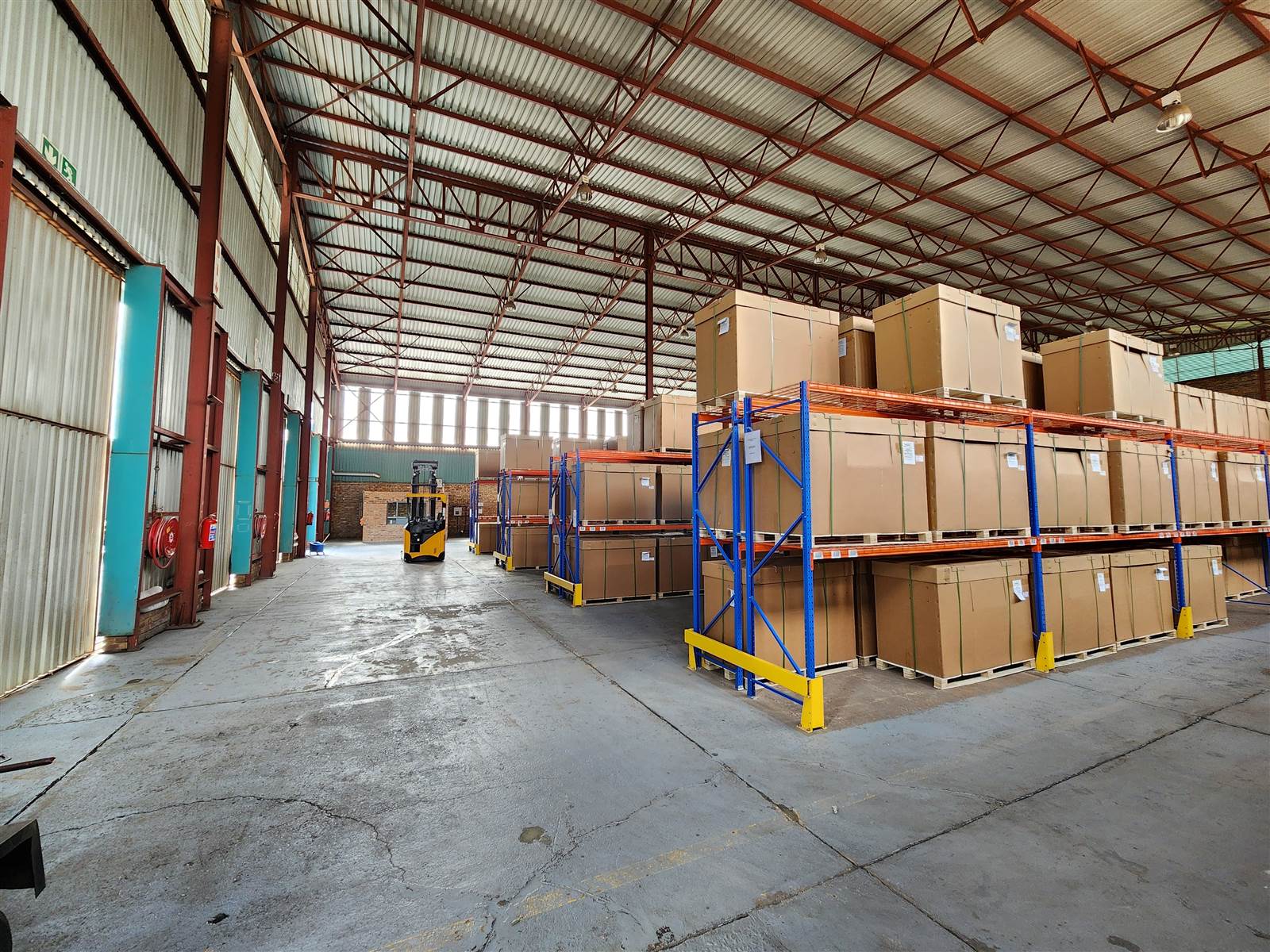 2200  m² Industrial space in Rosslyn photo number 2