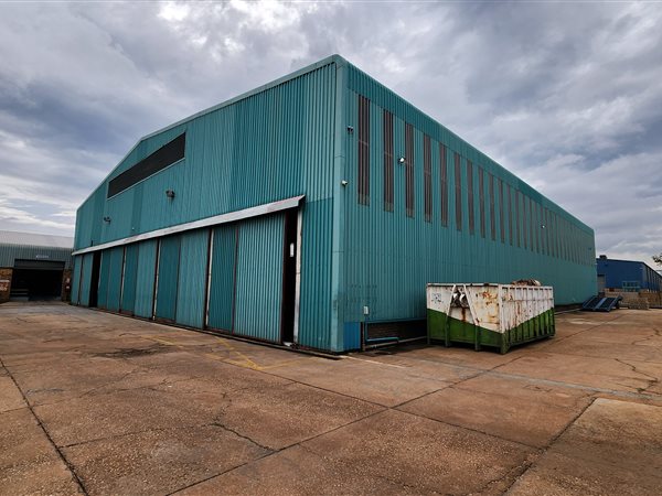 2200  m² Industrial space in Rosslyn