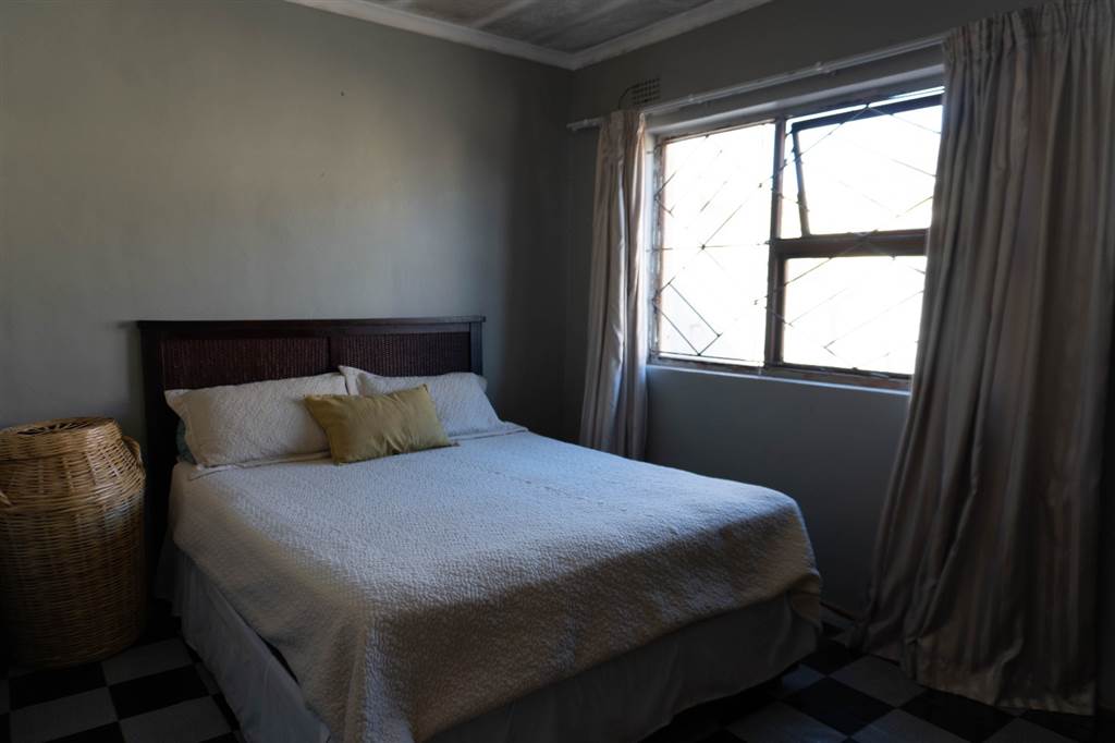 5 Bed House in Khayelitsha photo number 7