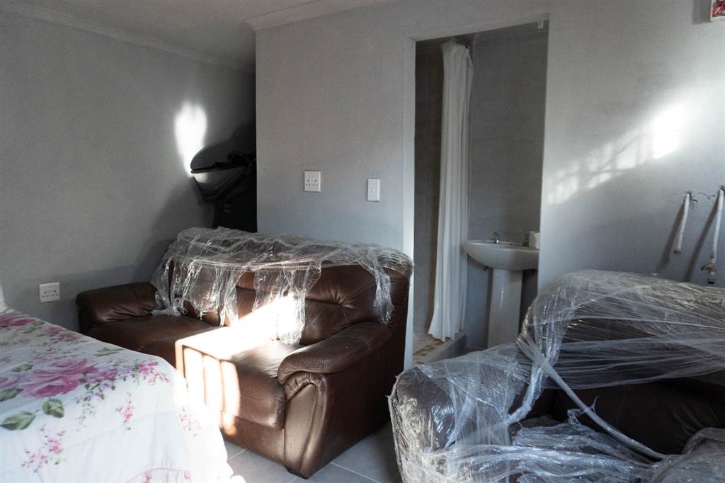 5 Bed House in Khayelitsha photo number 10