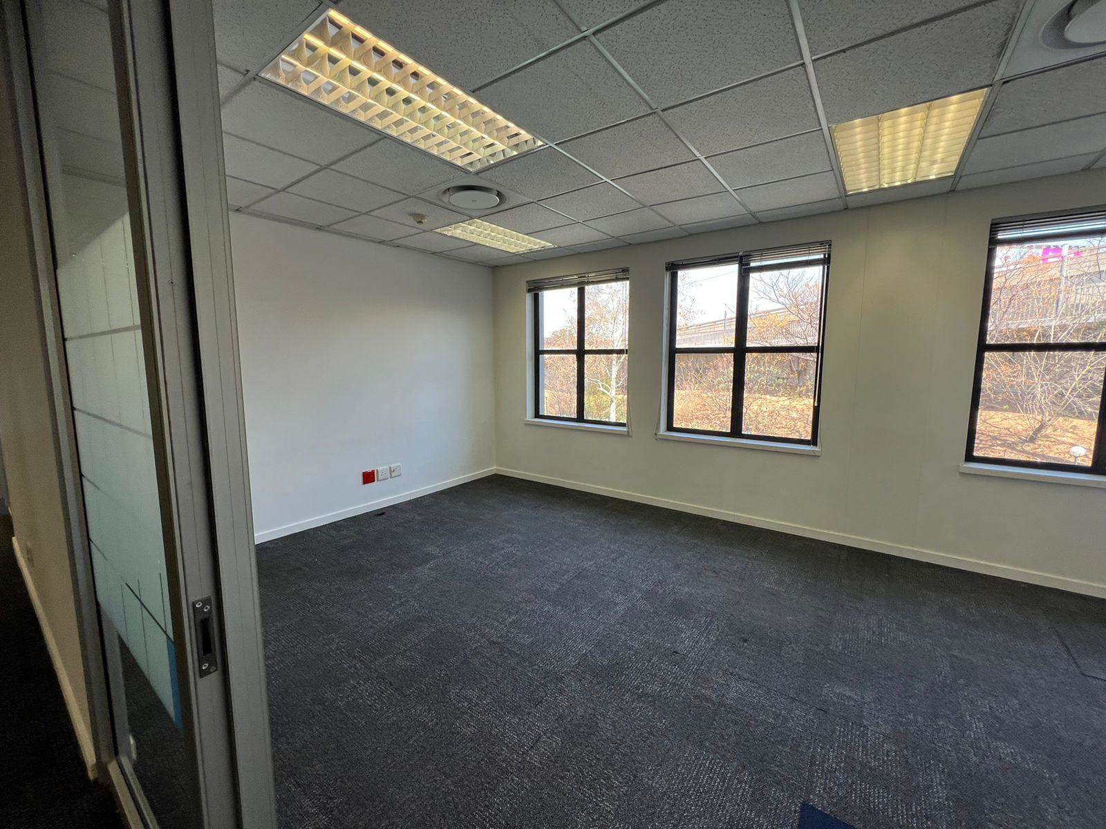 999  m² Commercial space in Sandown photo number 29