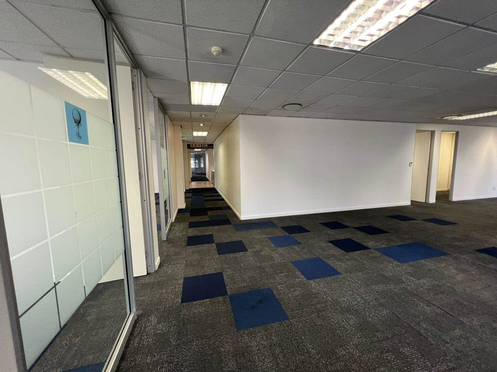 999  m² Commercial space in Sandown photo number 18