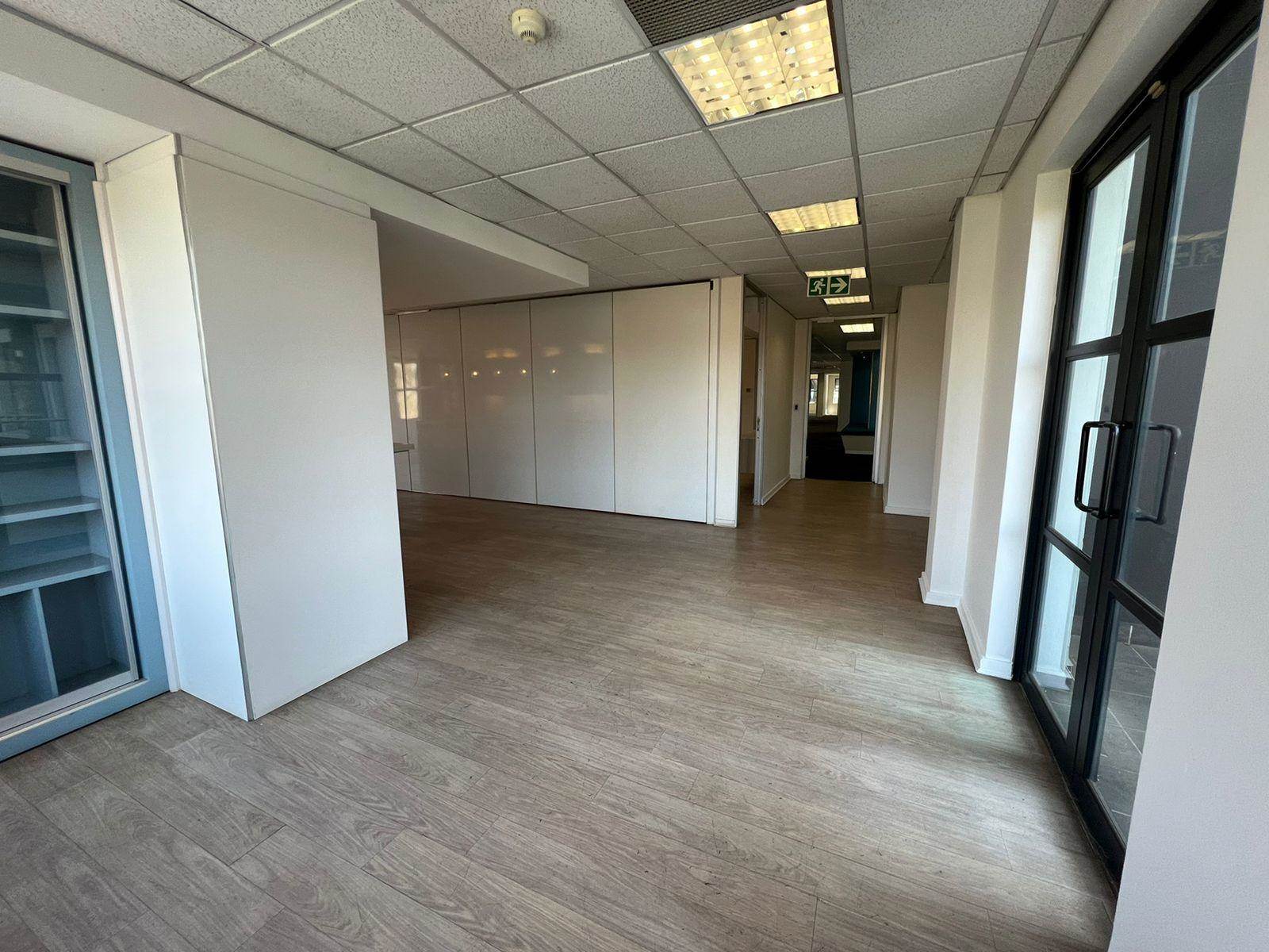 999  m² Commercial space in Sandown photo number 3