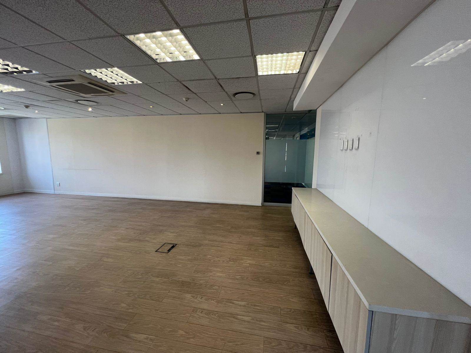 999  m² Commercial space in Sandown photo number 9