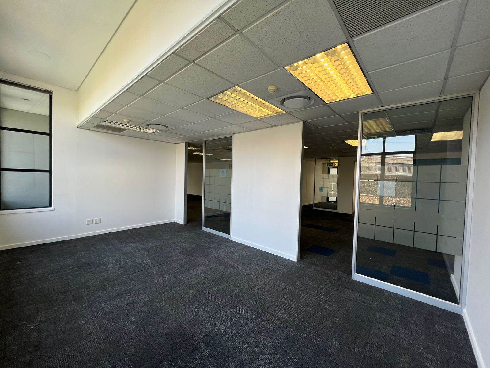 999  m² Commercial space in Sandown photo number 27