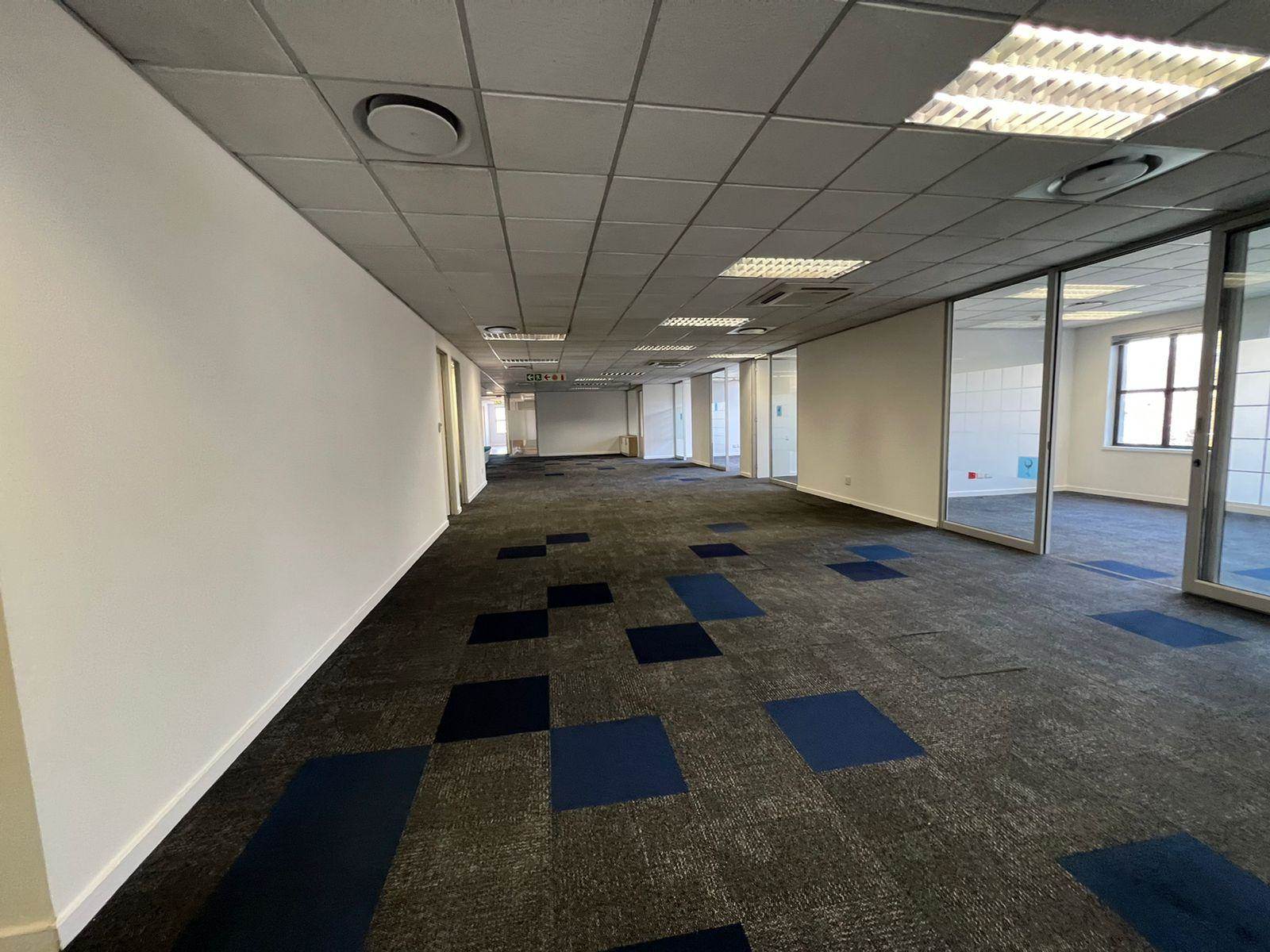 999  m² Commercial space in Sandown photo number 17