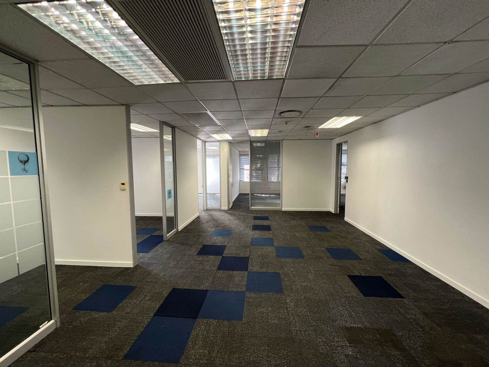 999  m² Commercial space in Sandown photo number 15