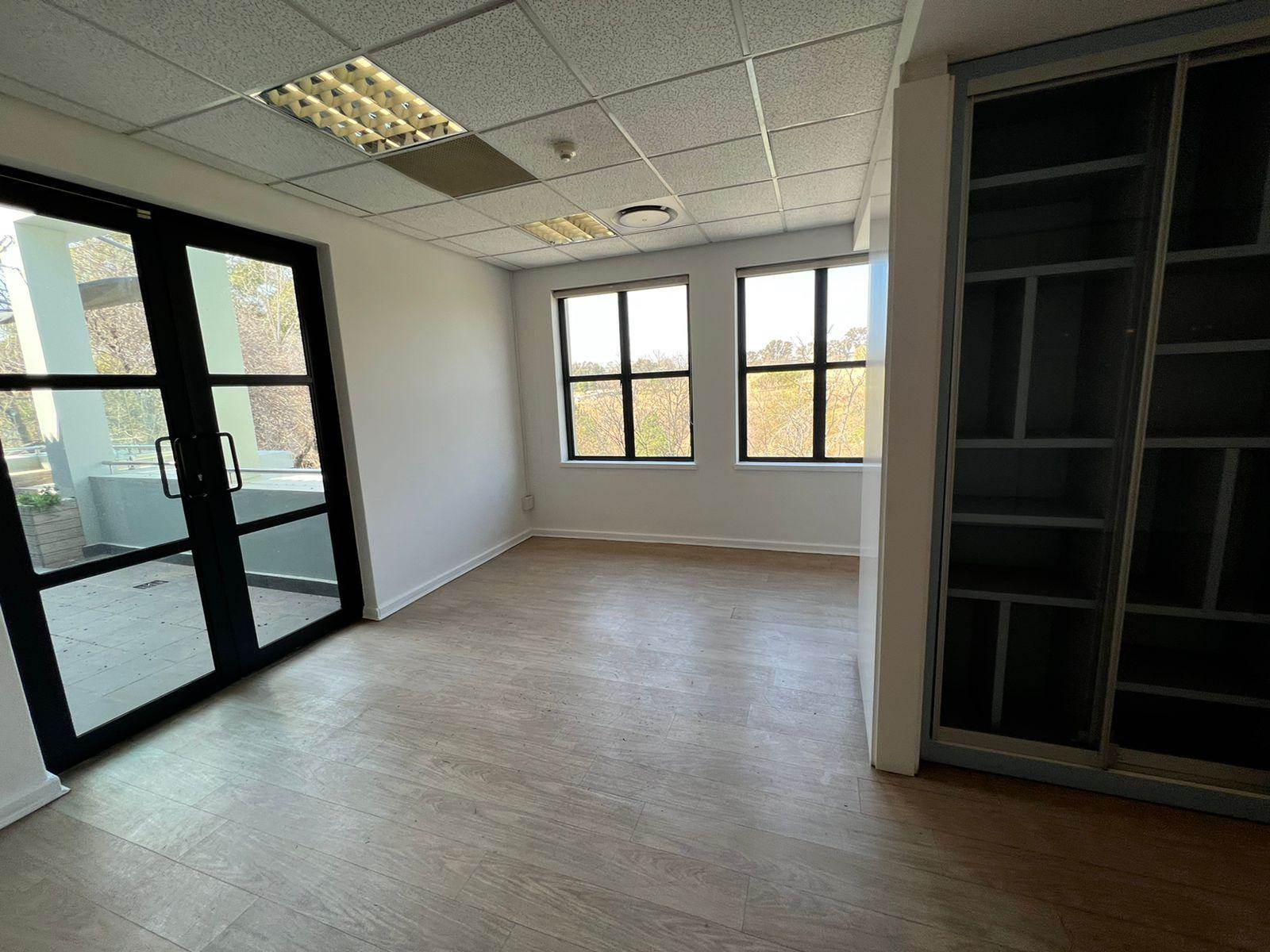 999  m² Commercial space in Sandown photo number 2