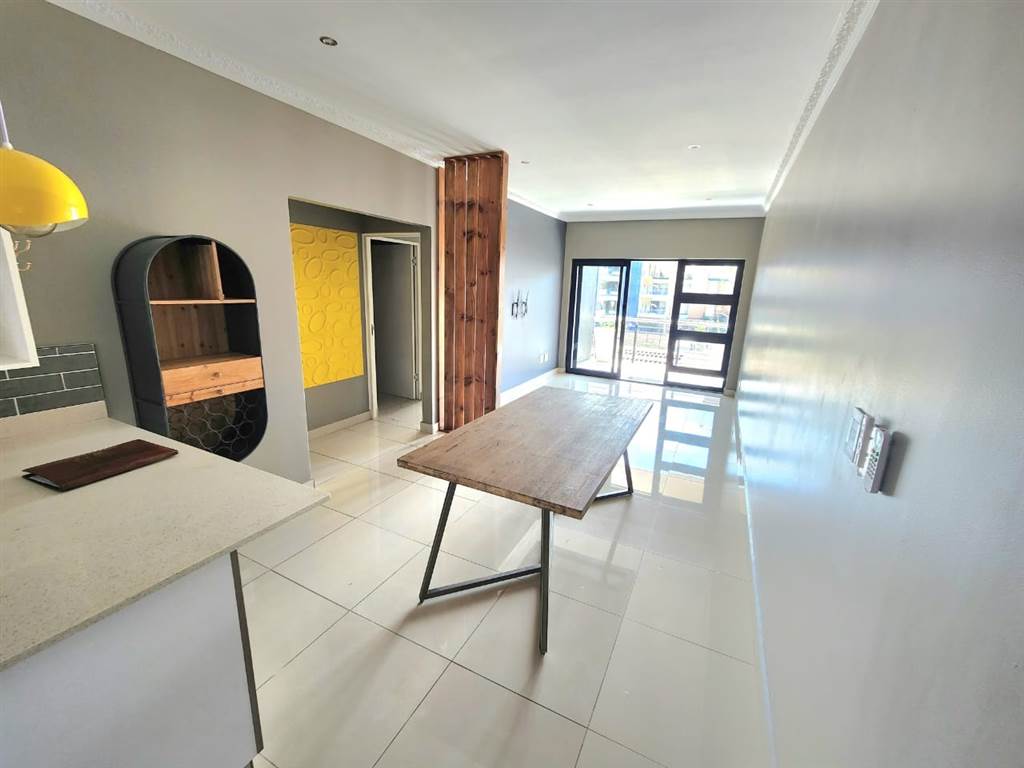 2 Bed Apartment in Umhlanga Ridge photo number 2