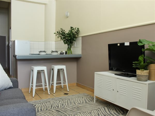 Bachelor apartment in New Doornfontein