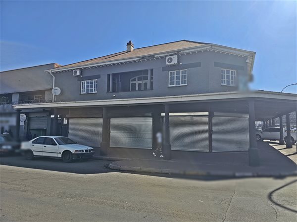 919  m² Commercial space